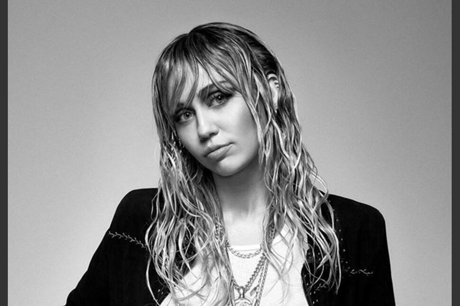 Miley Cyrus est&aacute; de descanso, pero una foto conmocion&oacute; a sus seguidores. (Foto: Instagram)&nbsp;