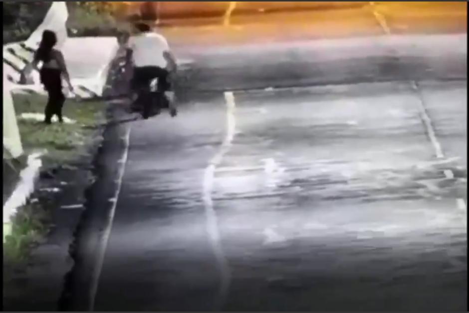 Las cámaras de vigilancia fueron fundamentales para detener al hombre. (Foto: captura video)&nbsp;