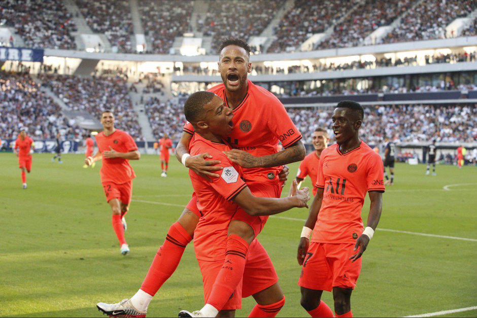 Mbapp&eacute; y Neymar festejan el gol del triunfo parisino. (Foto: PSG)