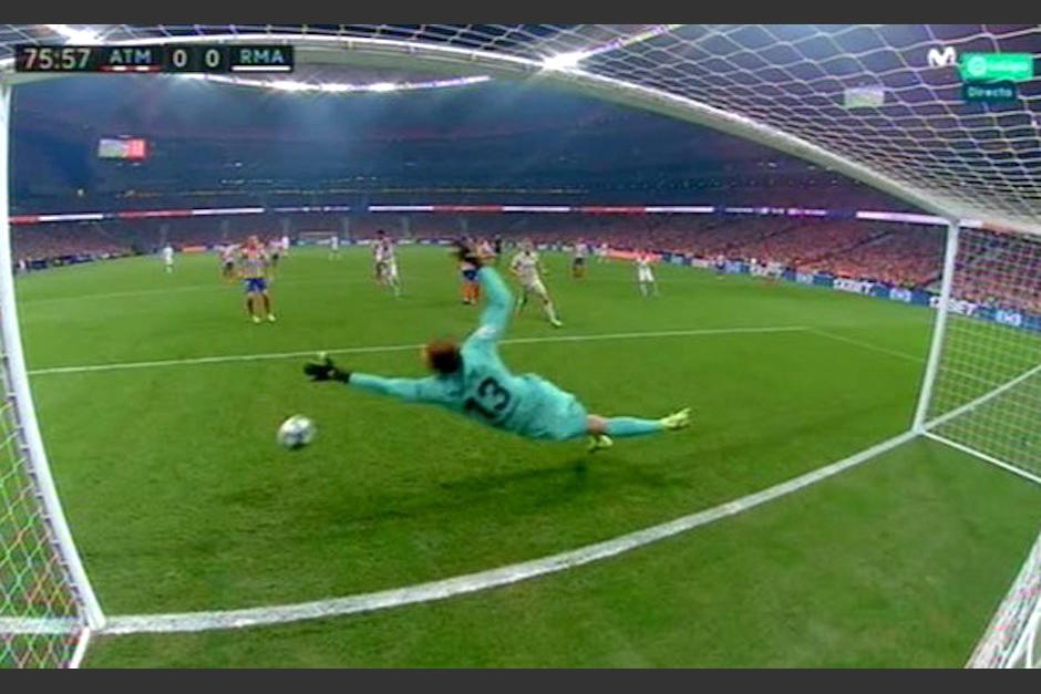 Oblak se lanza para evitar la anotación del Real Madrid. (Foto: Captura)
