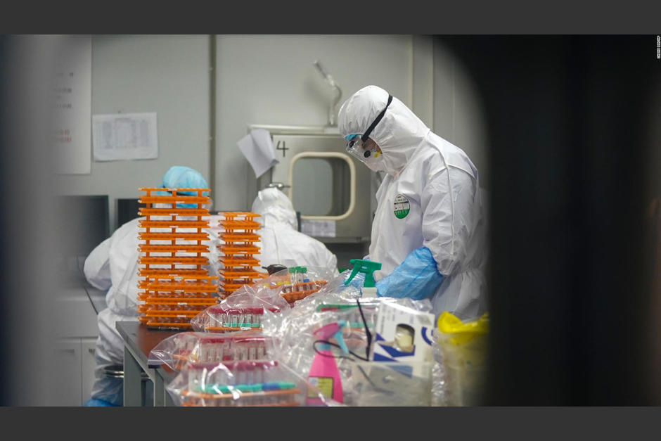 Siete personas dieron positivo al Covid-19, entre ellos tres menores de edad. (Foto: CNN)