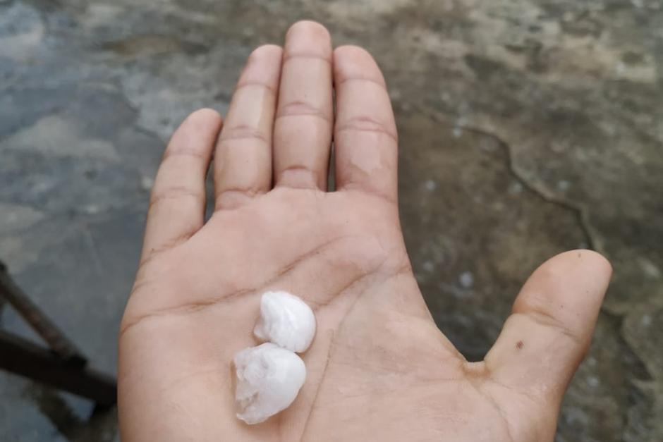 Granizo cayó en la capital este miércoles 1 de abril. (Foto: Evelyn de León /Soy502)&nbsp;