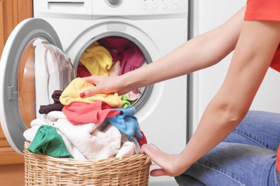 Evita que tu ropa toque las superficies en la casa y ll&eacute;vala directamente a lavar (Foto: Blog de D&iacute;a)