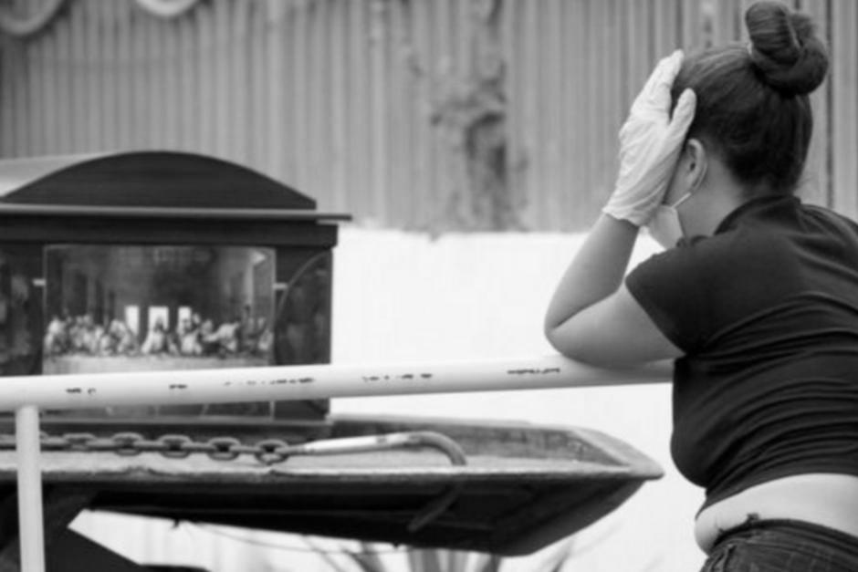 Más de 300 cadáveres fueron recogidos de las calles y los domicilios. (Foto: AFP)&nbsp;