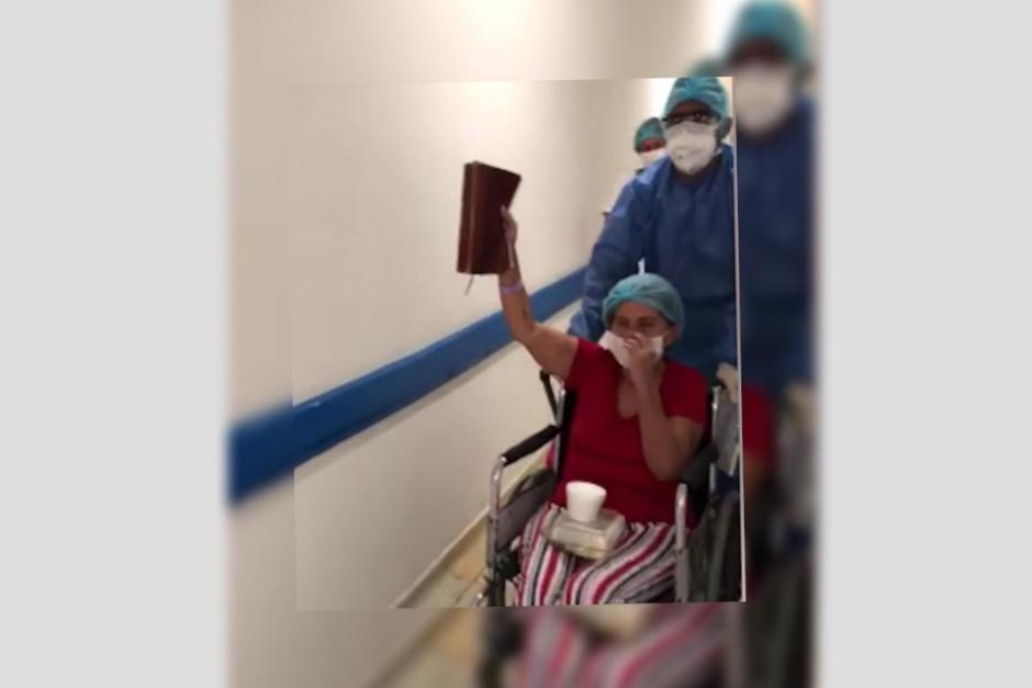 La mujer de 65 años se recuperó del coronavirus. (Foto: captura de pantalla)&nbsp;
