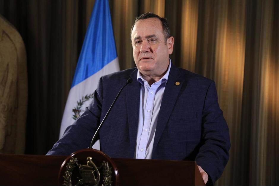 Giammattei le pidió colaboración a la población para evitar contagios de coronavirus. (Foto: Gobierno de Guatemala)