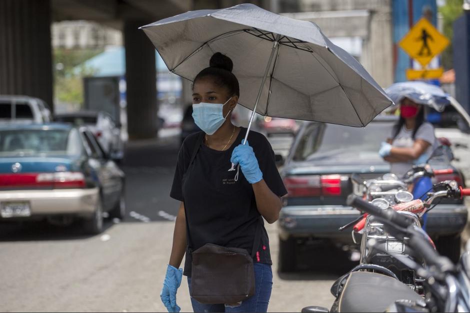 El presidente llamó a los guatemaltecos para usar mascarilla. (Foto: AFP)&nbsp;
