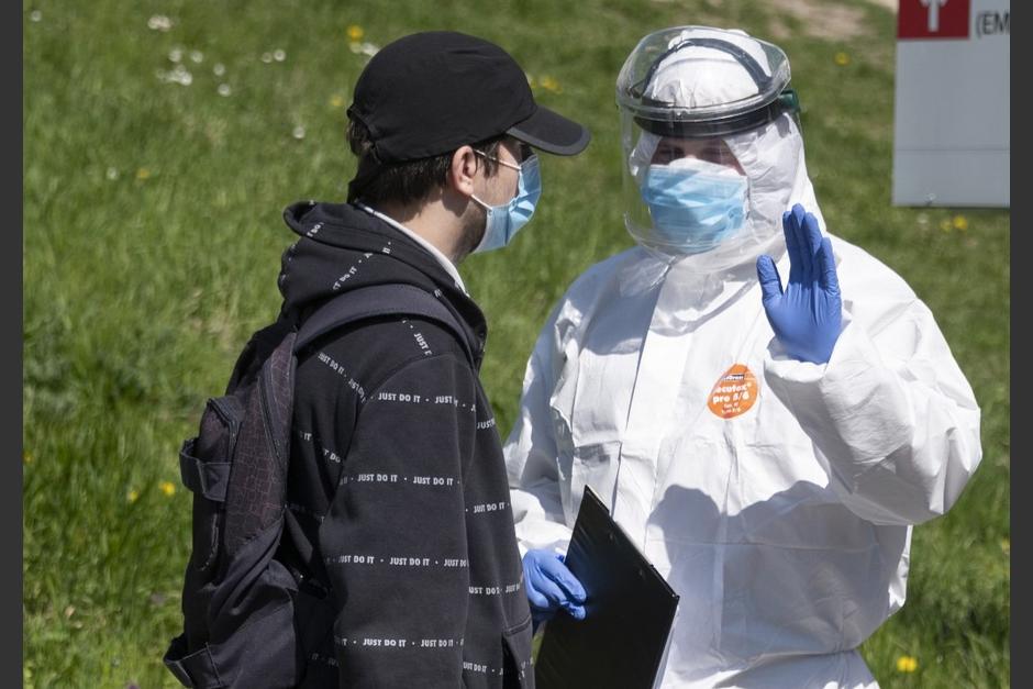 El presidente de Guatemala comentó que a partir del lunes el uso de mascarilla es obligatoria. (Foto: AFP)&nbsp;