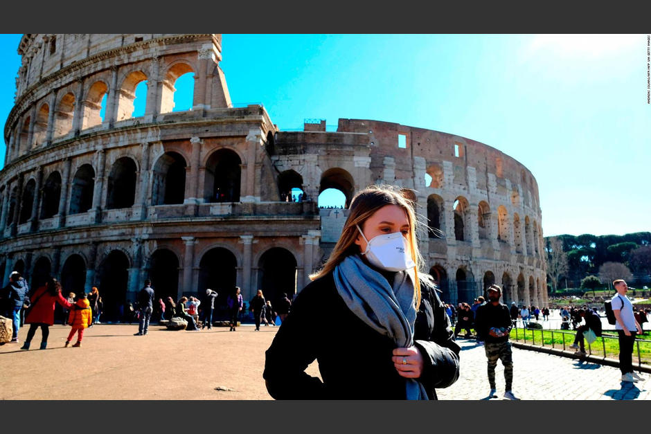 Por el momento las escuelas, universidades y áreas recreativas permanecen cerradas y cualquier actividad no sea estrictamente necesaria es penada con una multa fuerte. (Foto: CNN).