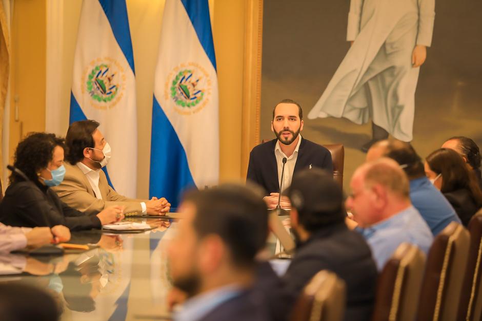 El presidente salvadoreño busca resguardar la integridad del personal sanitario que lucha contra el coronavirus. (Foto: Facebook/Nayib Bukele)