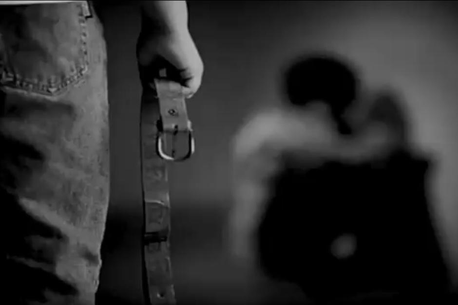 Naomy Aidee Cruz Román y Billy Vanember González Rodríguez además de golpear al niño de 2 años, abusaron sexualmente de él según investigación del MP. (Foto con fines ilustrativos captura de pantalla MP)&nbsp;