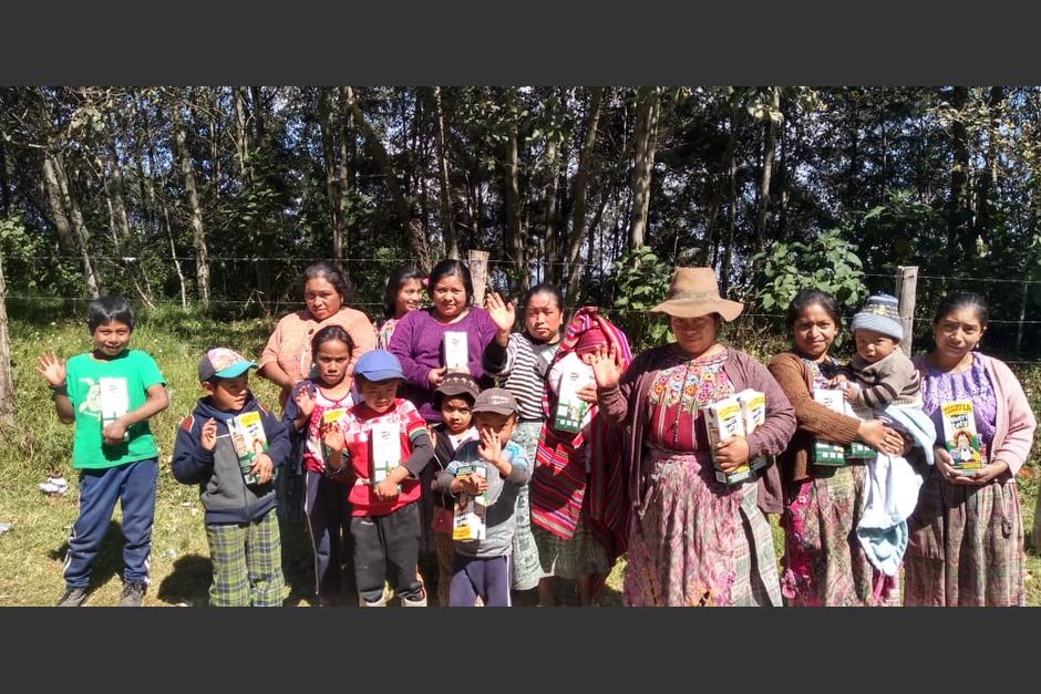 Personas beneficiadas por el programa, gracias al apoyo de empresas como&nbsp;Alimentos S.A., entre otras instituciones que velan actualmente por el bienestar de familias afectadas por el Covid-19. (Foto cortes&iacute;a: BAG)
