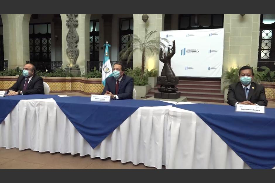Los ministros de Economía, Antonio Malouf; de Finanzas, Alvaro González; y de Desarrollo Social, Raúl Romero, hablan sobre los programas sociales. (Foto: Captura de pantalla)