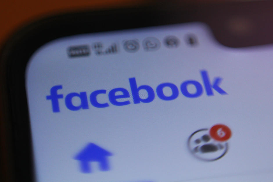 La red social Facebook difundi&oacute; sobre las nuevas medidas para combatir las noticias que generan confusi&oacute;n en redes. (Foto: Alexis Batres/Soy502)