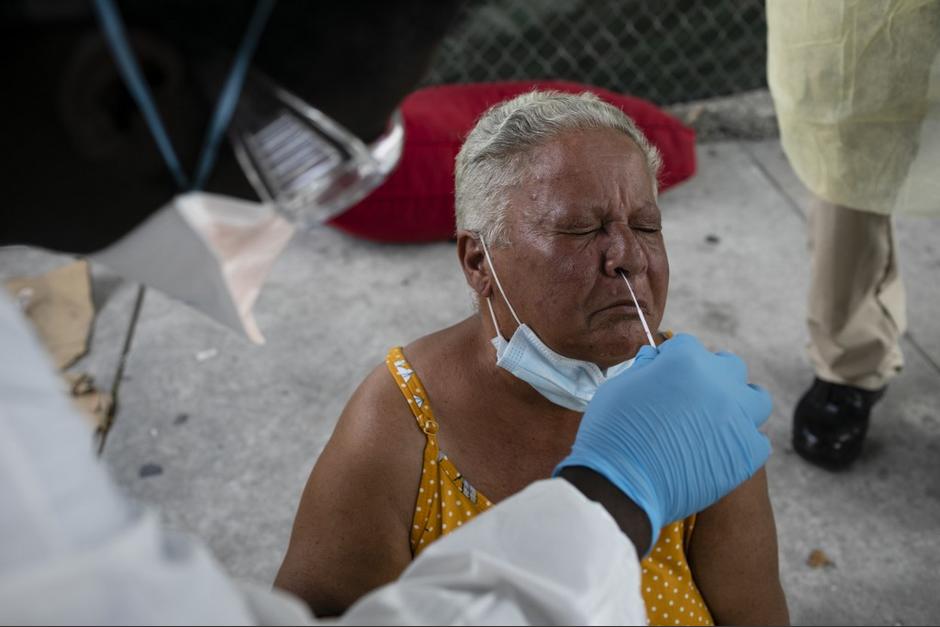 La OMS recomienda no relajar las medidas de contención del Covid-19, y aconseja masificar las pruebas. (Foto: AFP)