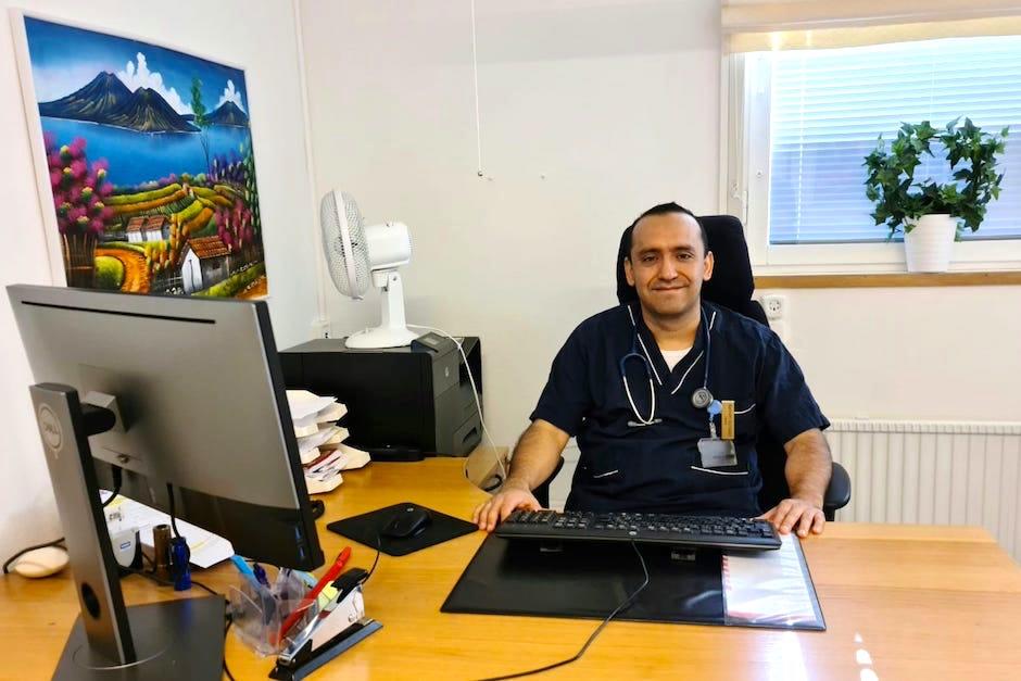 El médico guatemalteco Kenneth González, vive y trabaja en Suecia, donde está en la primera línea combatiendo el Coronavirus. (Foto: Kenneth Gonz&aacute;lez)