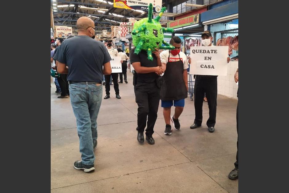 La actividad buscaba concientizar a los vecinos acerca de las medidas de prevención ante el coronavirus. (Foto: PNC)