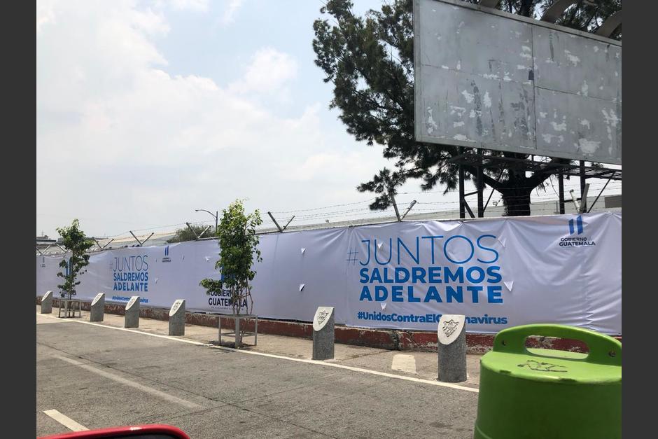 Estas son las mantas colocadas para recubrir las mallas del Parque de la Industria. (Foto: Fredy Hernández/Soy502)&nbsp;