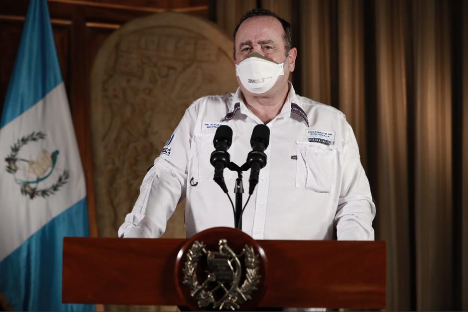 El presidente Alejandro Giammattei llamó la atención públicamente a las autoridades del IGSS por no informar de dos casos de Covid-19. (Foto: SCSP)&nbsp;