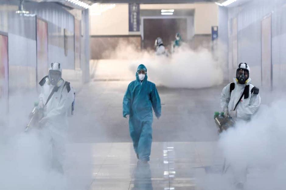 Los expertos indicaron que las gotas analizadas fueron expulsadas al respirar y hablar (Foto: Getty Images)