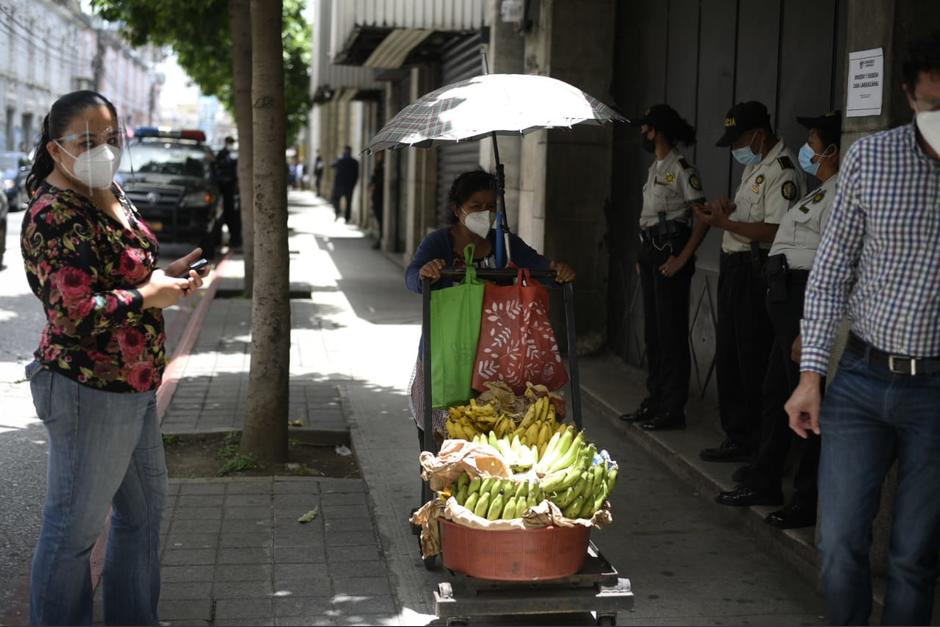 Desde que iniciaron las medidas de desconfinamiento ha habido un incremento de personas en las calles. (Foto: Wilder López/Soy502)