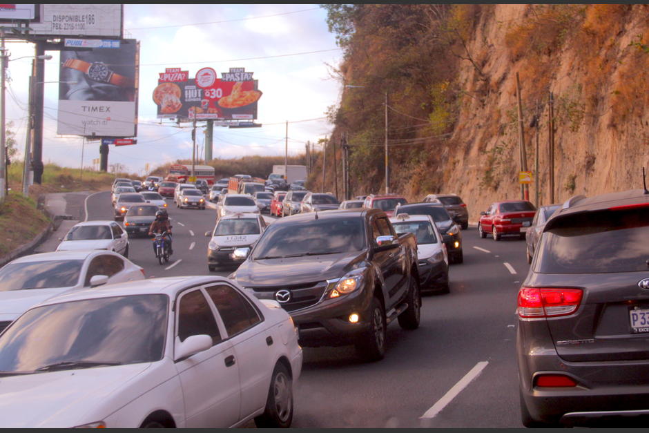 La comuna capitalina prev&eacute; que aumente la cantidad de veh&iacute;culos en los distintos ingresos a la ciudad para este domingo. (Foto: Fredy Hern&aacute;ndez/Soy502)