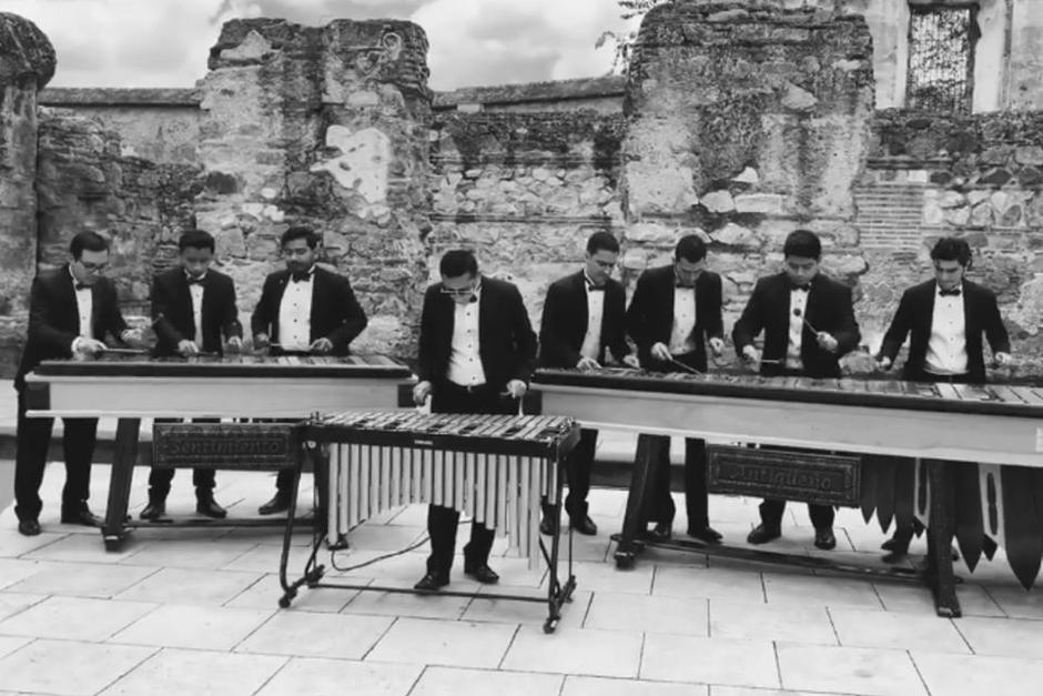 La marimba "Sentimiento Antigüeño" interpretó uno de los temas del disco "Blanco", de Ricardo Arjona. (Foto: Instagram)