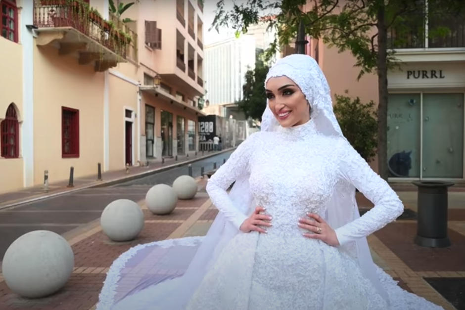 Un camar&oacute;grafo en una boda en la capital del L&iacute;bano capt&oacute; el momento de la explosi&oacute;n mientras filmaba a una novia posando con flores. (Foto:&nbsp;https://www.nytimes.com/)