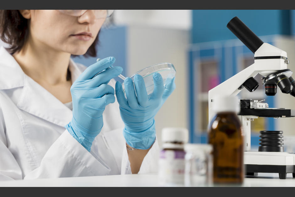 El estudio explica que una proteína podría generar la inflamación en los casos graves de la enfermedad. (Foto: Freepik)