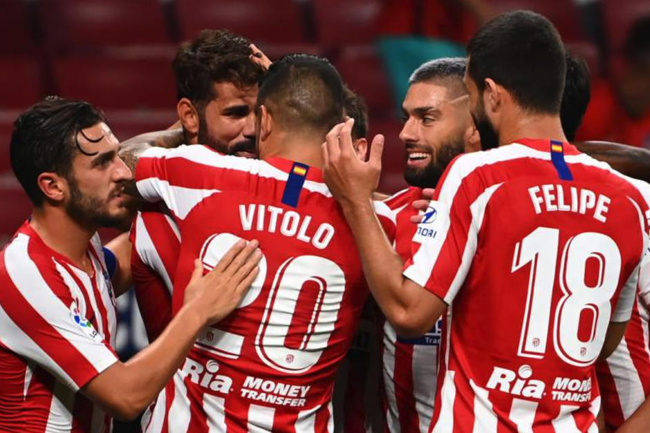 El club "colchonero" informó que dos de sus jugadores dieron positivo a Covid-19 y todo el plantel se someterá a nuevas pruebas. (Foto: AFP)
