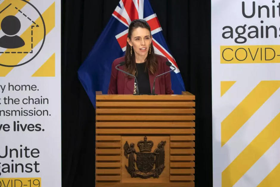 Jacinda Andern, primera Ministra de Nueva Zelanda, anunció en junio pasado que su país había vencido al Covid-19. (Foto: Archivo/AFP)