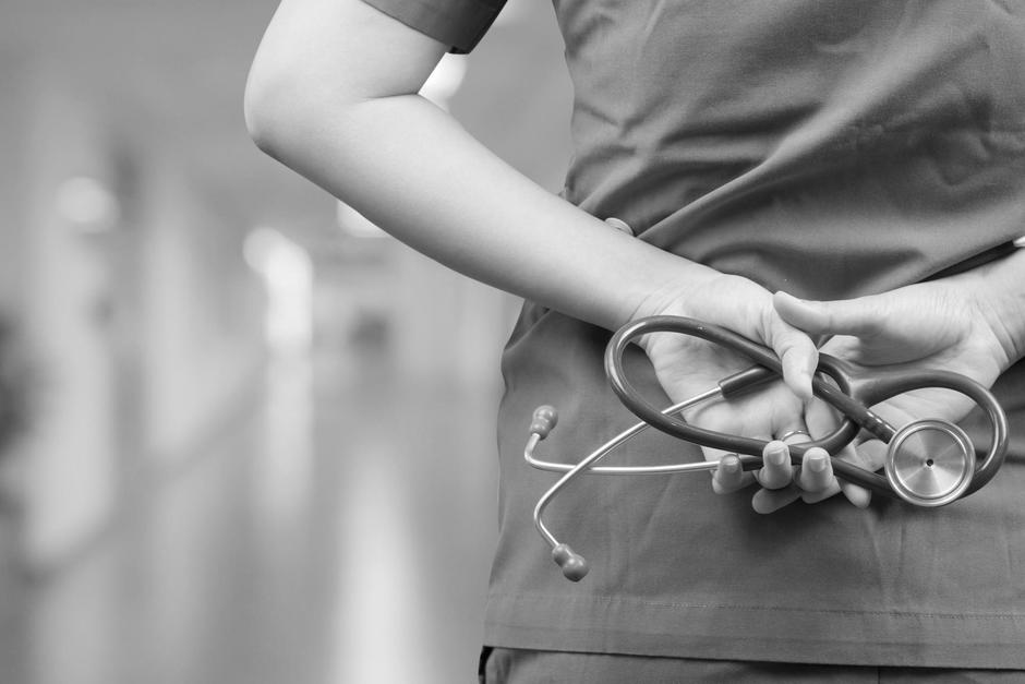 El equipo de m&eacute;dicos y enfermeras del Parque de la Industria despidi&oacute; con aplausos a su colega fallecida. (Imagen con fines ilustrativos. Foto: Shutterstock)