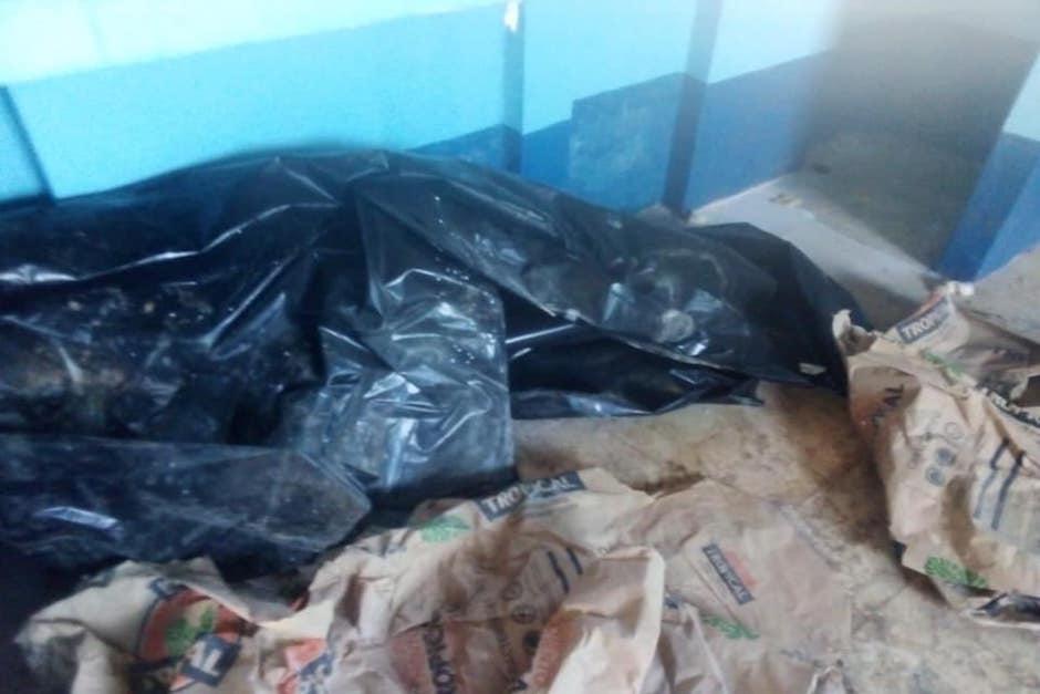 Un trabajador del Ministerio P&uacute;blico grab&oacute; un video mostrando que hab&iacute;a un supuesto cad&aacute;ver de un fallecido por Covid-19 en el suelo de la morgue del hospital. El director del hospital lo desminti&oacute;. (Foto: Facebook)