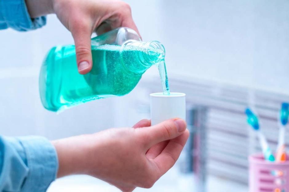 Un estudio de Alemania revel&oacute; que el enjuague bucal podr&iacute;a reducir el riesgo de transmisi&oacute;n de Covid-19. (Foto: Ine.es)&nbsp;