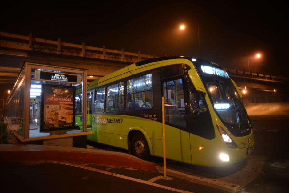 A partir de las cinco de la mañana partió los primeros buses articulados. (Foto: Wilder López/Soy502)