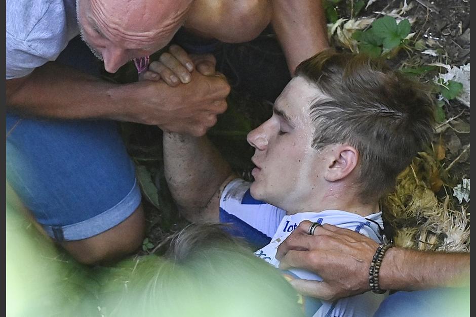El ciclista Remco Evenepoel, sufrió un fuerte accidente en la 114a. edición del Tour de Lombardía.(Foto:&nbsp;Marco Bertorello/AFP)&nbsp;