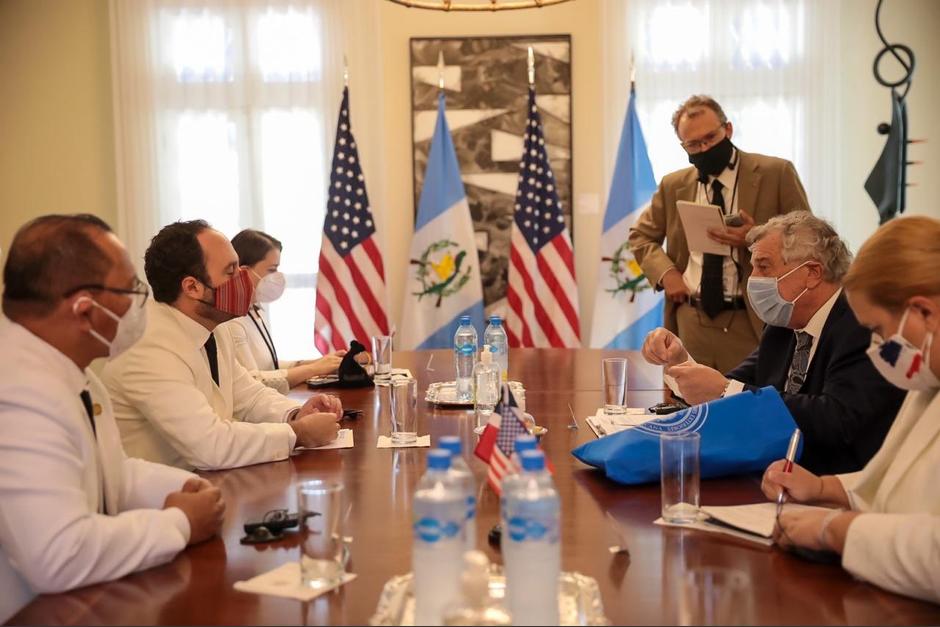 Kozak y Brolo visitaron este fin de semana Rep&uacute;blica Dominicana por la toma de posesi&oacute;n del nuevo presidente de ese pa&iacute;s. (Foto:&nbsp;@WHAAsstSecty/Twitter)