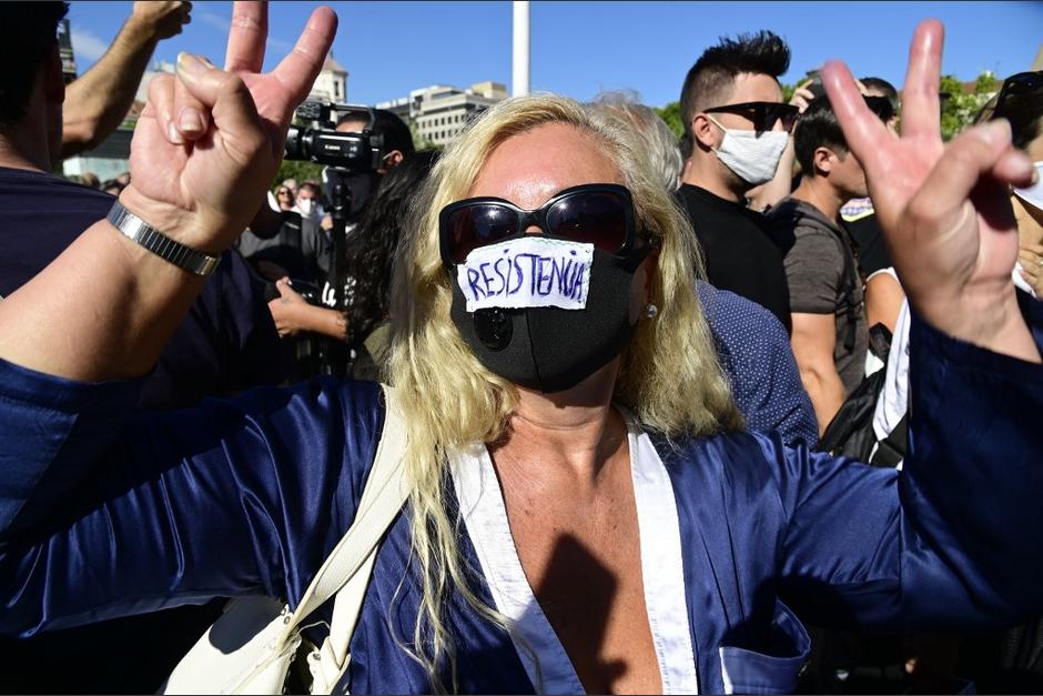 Decenas de personas protestaron en Madrid por el uso obligatorio de la mascarilla. (Foto: Javier Soriano/AFP)&nbsp;