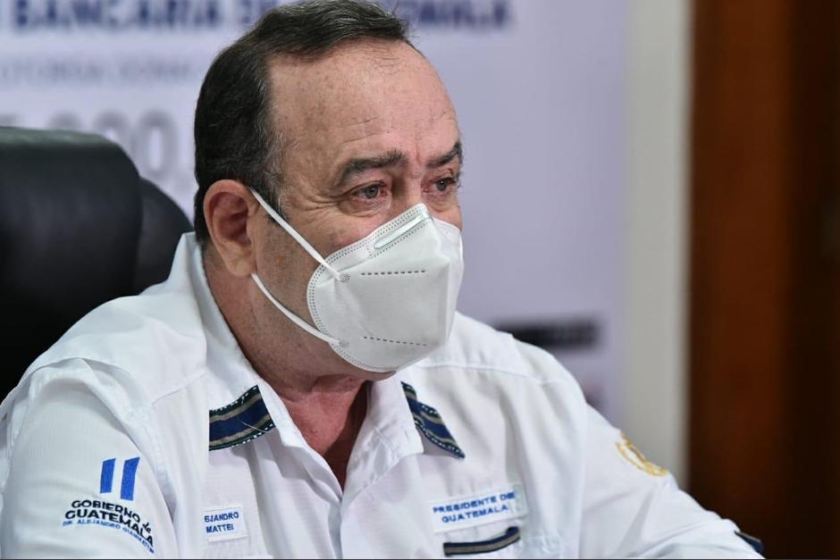 El presidente Alejandro Giammattei ofreció una conferencia de prensa virtual a algunos medios de comunicación. (Foto: Twitter/@DrGiammattei)