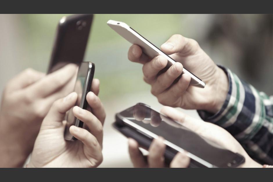 Infectólogos recomiendan limpiar el celular para evita el contagio del Covid-19. (Foto: Archivo/Soy502)