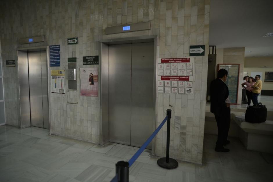 Un grupo de personas qued&oacute; atrapada en el ascensor de la Torre de Tribunales este viernes 21 de agosto. (Foto: Archivo/Soy502)&nbsp;