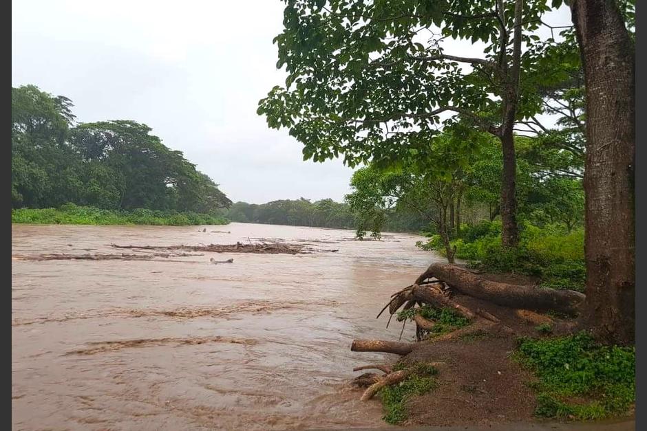 Madre e hija intentaron cruzar una crecida, pero la fuerza del agua las arrastr&oacute;. (Foto: Archivo)