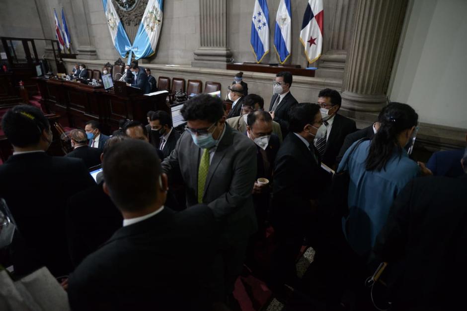 Varios diputados abandonaron el hemiciclo cuando inició la lectura del Estado de Calamidad. (Foto: Wilder López/Soy502)