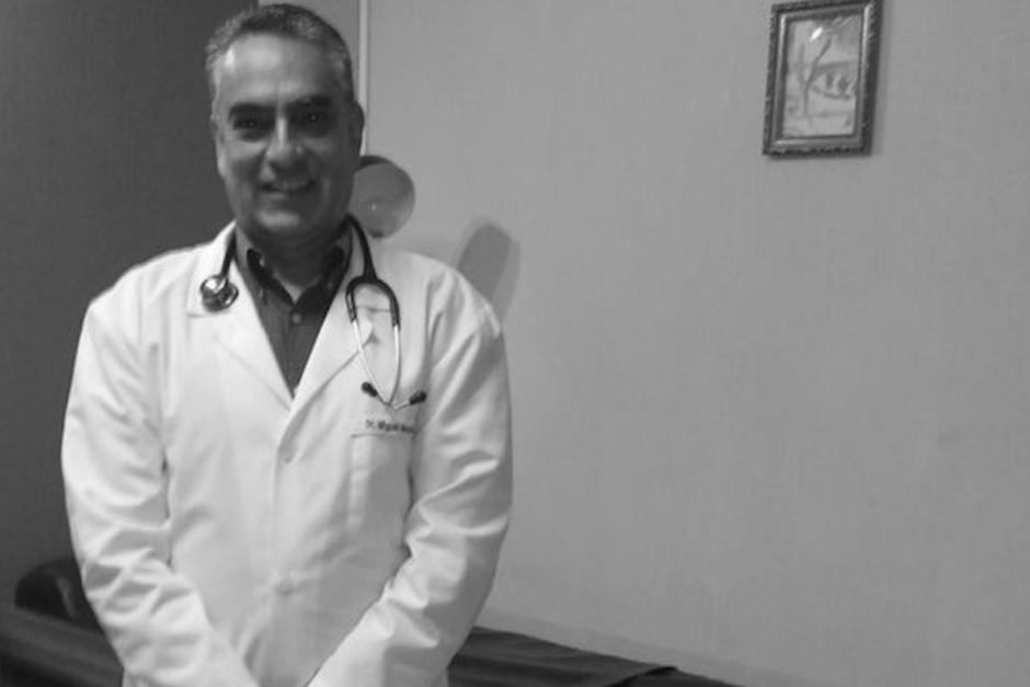 El m&eacute;dico Miguel Hern&aacute;ndez Manrique muri&oacute; este 25 de agosto. (Foto: Facebook)&nbsp;