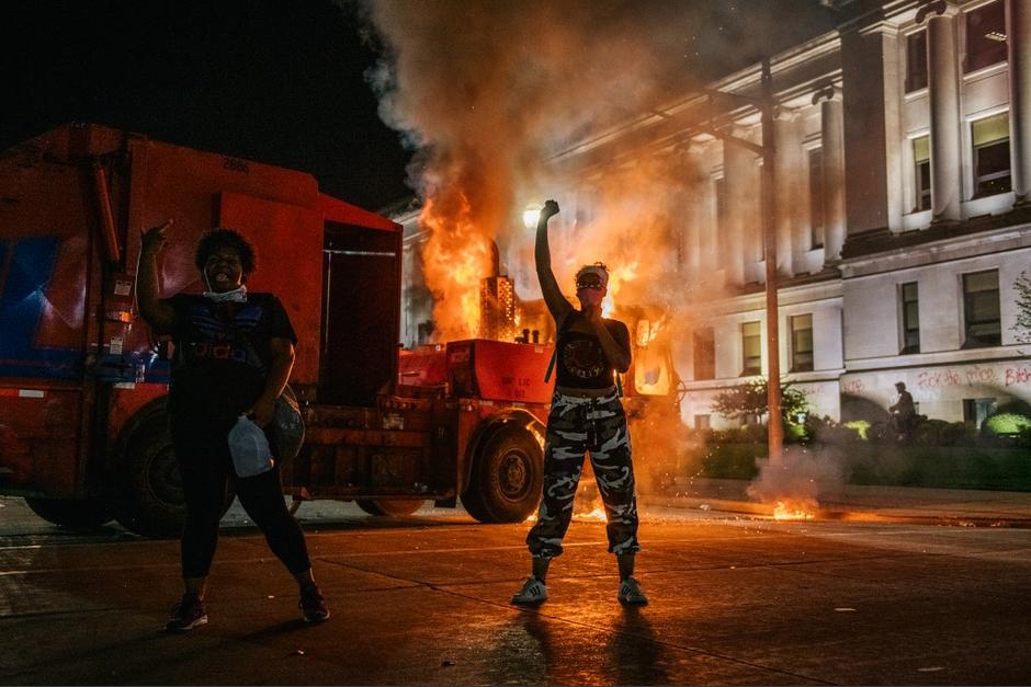 Un polic&iacute;a dispar&oacute; por la espalda a Jacob Blake, un hombre afroamericano, quien estaba desarmado. Este acto desat&oacute; violentas protestas en EE.UU. (Foto: AFP)&nbsp;