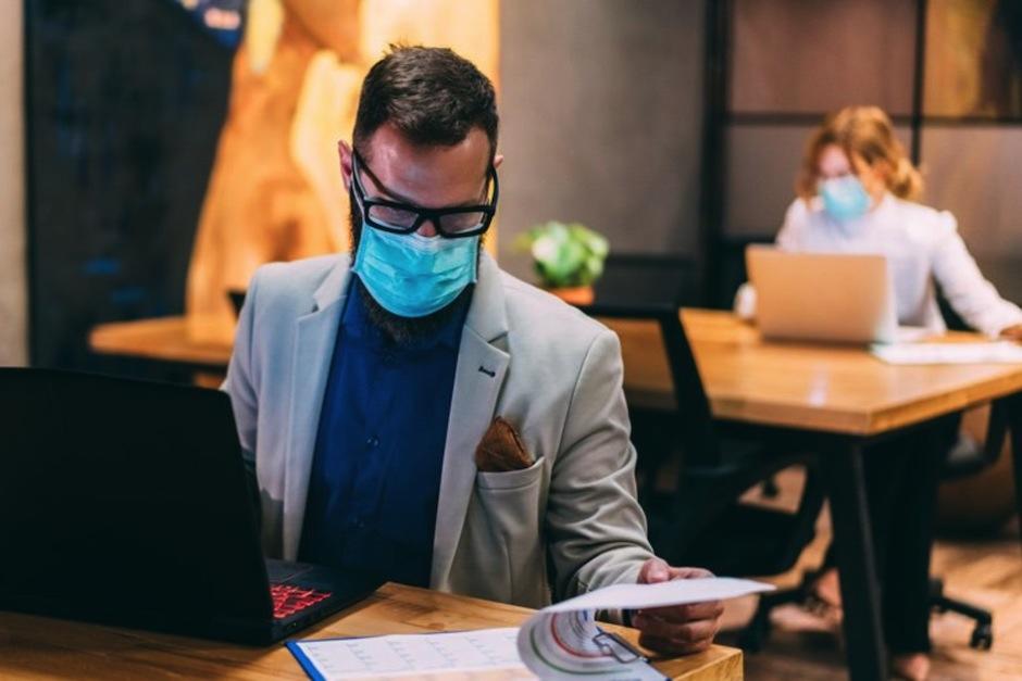 Estos consejos te ayudarán a evitar que el coronavirus circule en interiores. (Foto: AFP)&nbsp;