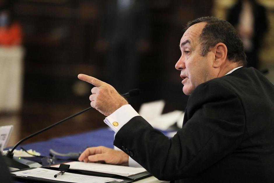 El presidente Alejandro Giammattei advirtió al alcalde de Siquinalá para que abra el pueblo y permita la libre circulación o se ganará un antejuicio. (Foto: Presidencia)