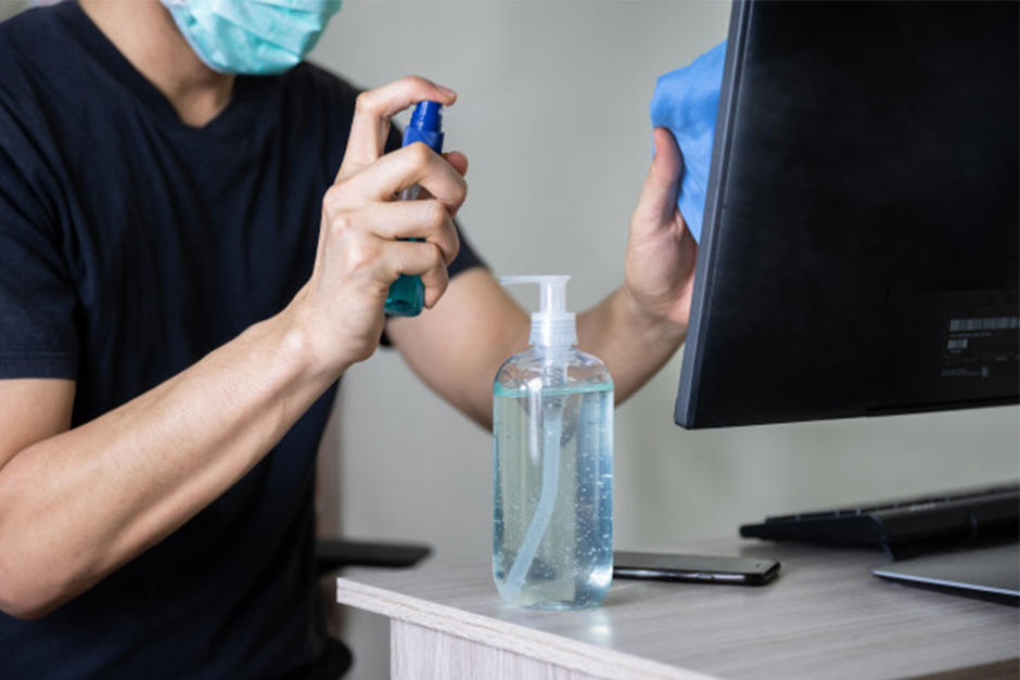 La venta de productos desinfectantes ha tenido alta demanda (Fotografía: Freepik)