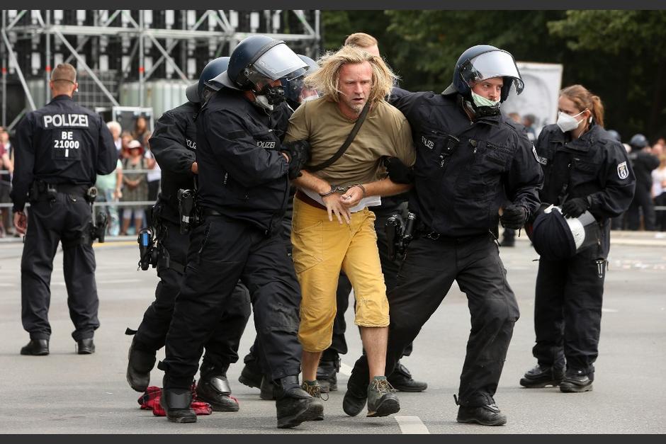 El fin de semana hubo incidentes en Berl&iacute;n debido a una manifestaci&oacute;n de personas que piden el fin de las medidas sanitarias impuestas por su gobierno. (Foto: AFP)