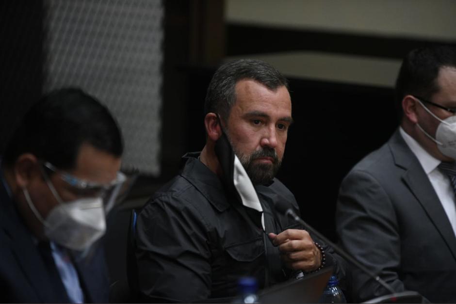 Alejandro Sinibaldi ofreció declaraciones a medios de comunicación al concluir el primer día de la audiencia de primera declaración que se desarrolló bajo reserva y a puerta cerrada. (Foto: Wilder López/Soy502)&nbsp;